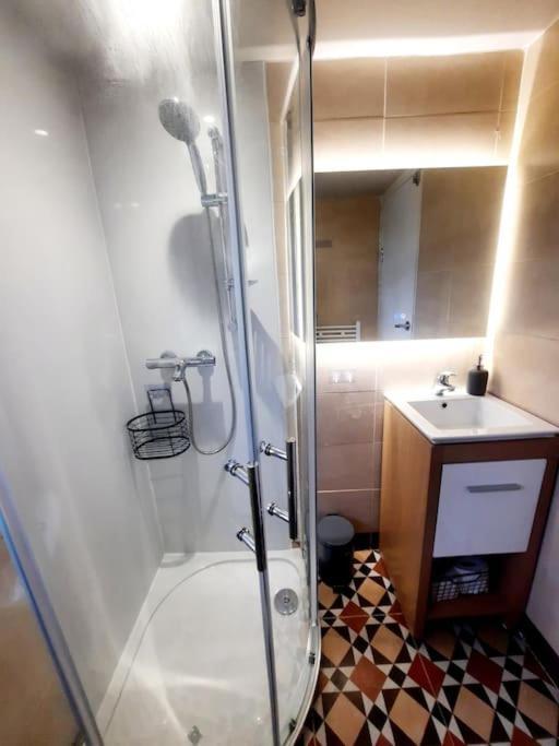 Alross Studio Flat / Private Bathroom Londen Buitenkant foto