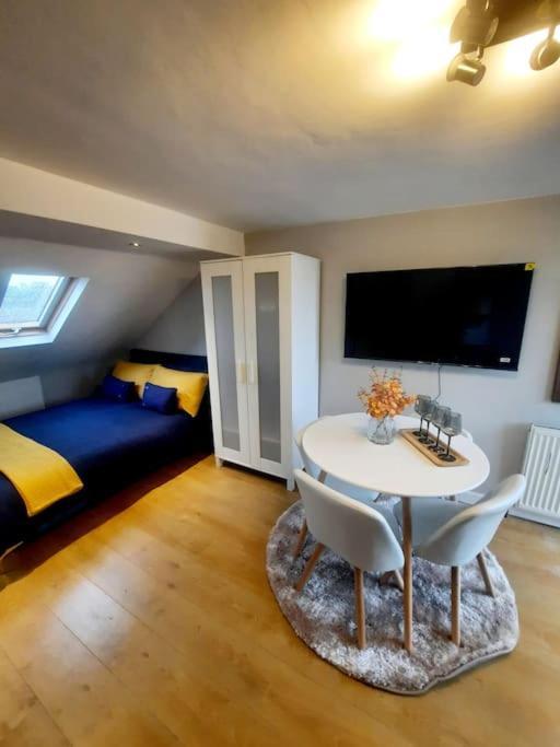 Alross Studio Flat / Private Bathroom Londen Buitenkant foto