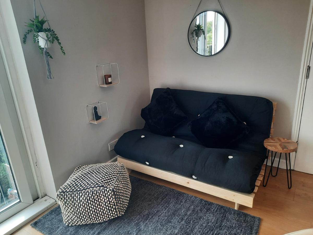 Alross Studio Flat / Private Bathroom Londen Buitenkant foto