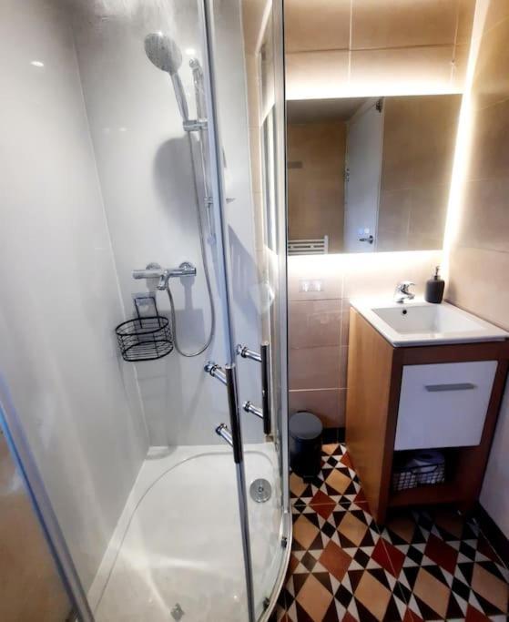 Alross Studio Flat / Private Bathroom Londen Buitenkant foto